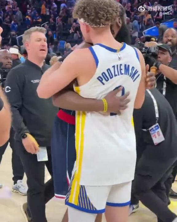 能打破附加賽不勝魔咒嗎？庫里賽后和哈登&小卡紛紛擁抱