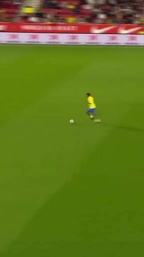 45歲還開掛！小羅再現(xiàn)牛尾巴過人，微笑單挑門將輕松打進(jìn)