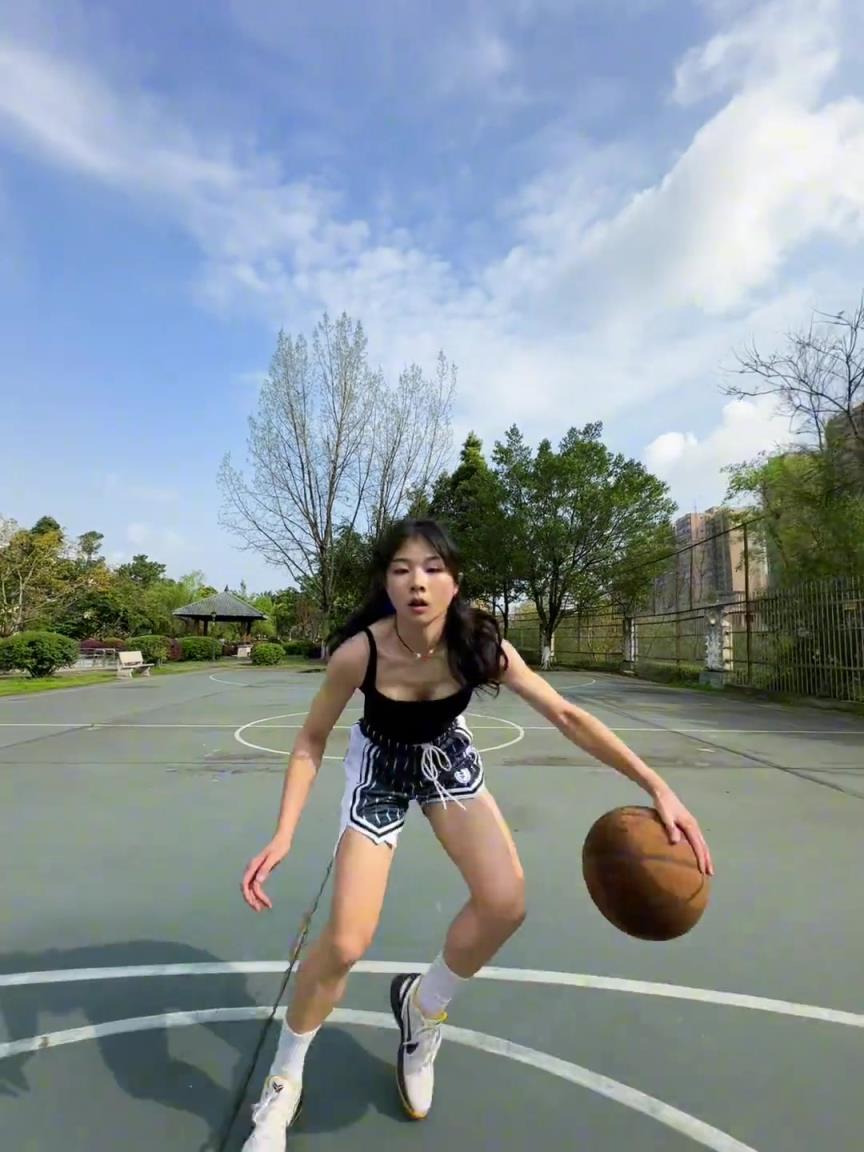 看著有點(diǎn)實(shí)力，敢背打我不？